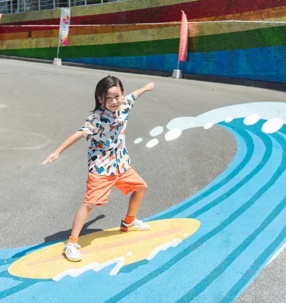 大波とサーフボード