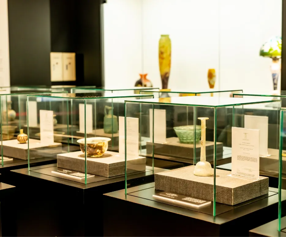 GLASS GALLERY