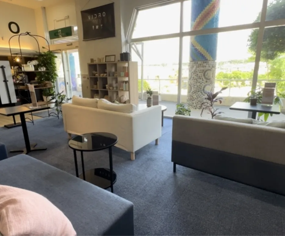 LOUNGE VIDRO（ラウンジ ビードロ）