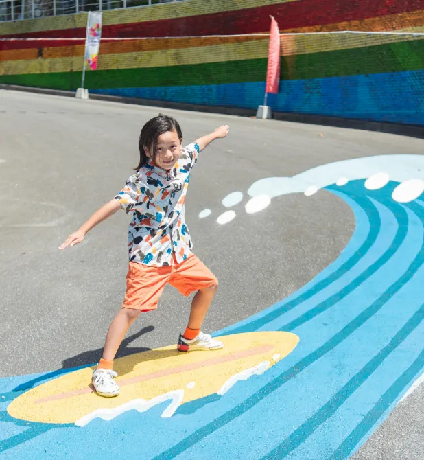 大波とサーフボード