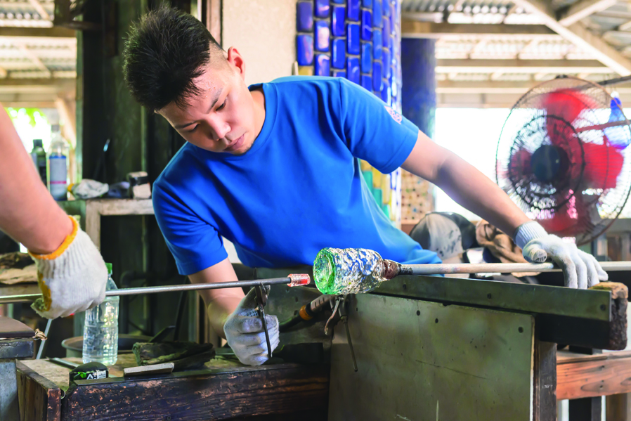 琉球ガラス村 | 【公式】琉球ガラス村 Ryukyu Glass Village