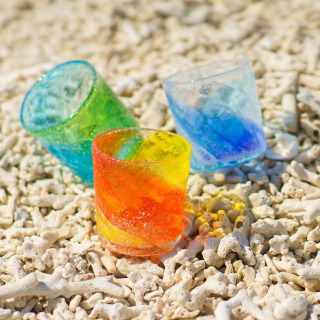 🏖ビーチグラス🏖
様々な色合いを見せる沖縄の海、その美しい海を表現したビーチグラス。踊るような泡が、あなたの心をハッピーな気持ちにしてくれます❤️  #琉球ガラス村 #琉球ガラス#ビーチグラス
#沖縄#糸満#沖縄旅行